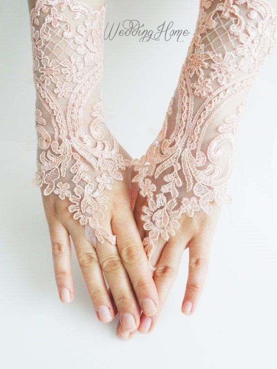 Bracelet-Inspired ♡ Elegant and Delicate Lace Fingerless Gloves Are Adorable ♡にて紹介している画像