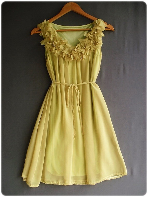 A Joyful Overflow of HAPPY ♡ Adorable and Energetic "Yellow Color" Party Dresses ♡にて紹介している画像