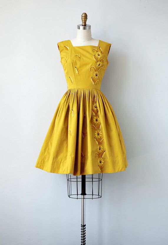 A Joyful Overflow of HAPPY ♡ Adorable and Energetic "Yellow Color" Party Dresses ♡にて紹介している画像