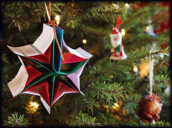 DIY Delight: Discover the Perfect 'Star Book' for Your Christmas Wedding!にて紹介している画像