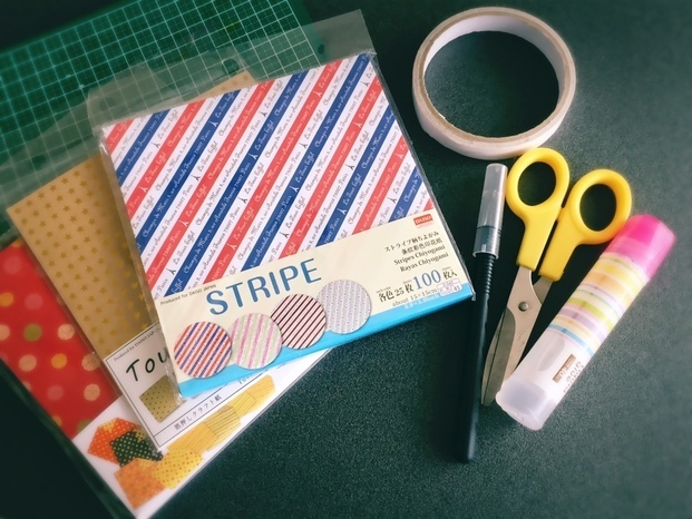 DIY Delight: Discover the Perfect 'Star Book' for Your Christmas Wedding!にて紹介している画像