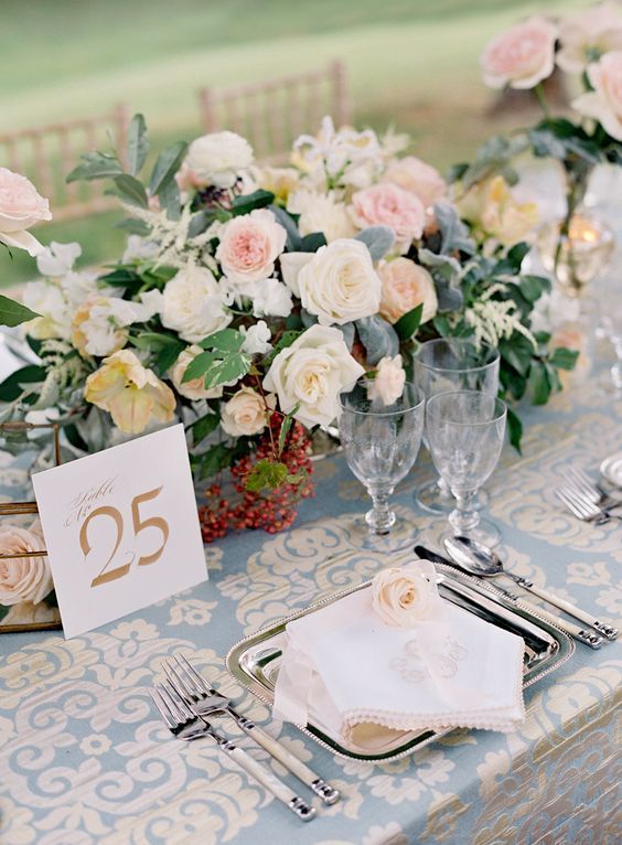 "\Someone Please Tell Me/ Answering Questions About Intimate Family Weddings with Fewer Than 10 Guests♡"にて紹介している画像