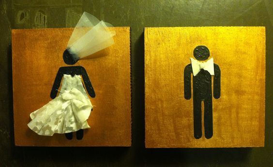 こんなところまで結婚式仕様！披露宴会場にお洒落な『トイレサインプレート』を飾るのが海外では定番です＊にて紹介している画像