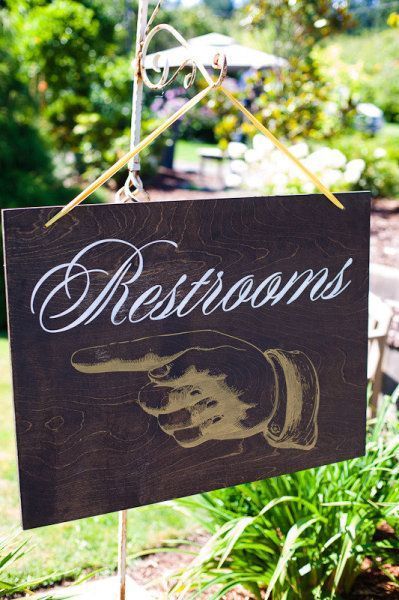 こんなところまで結婚式仕様！披露宴会場にお洒落な『トイレサインプレート』を飾るのが海外では定番です＊にて紹介している画像