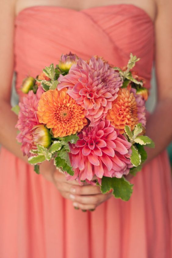 "Autumn Bouquet Showcase: Adorable Flowers That Warm Your Heart with Cozy Colors"にて紹介している画像
