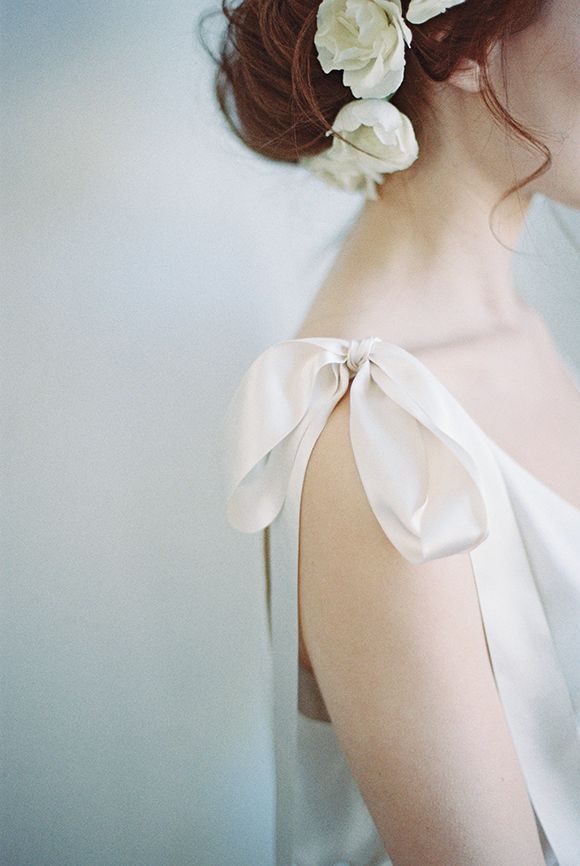 Gathering Adorable Wedding Dresses with Cute Ribbons That Make You Swoon ♡にて紹介している画像