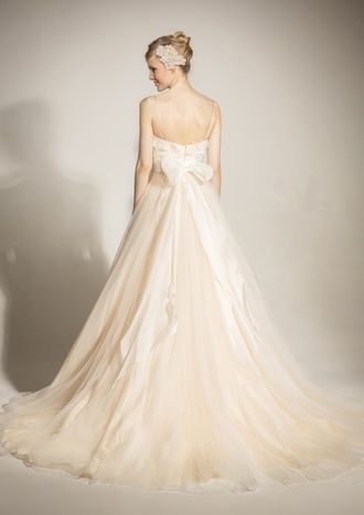 Gathering Adorable Wedding Dresses with Cute Ribbons That Make You Swoon ♡にて紹介している画像
