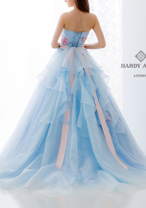 The Adorable Colored Dresses of HARDY AMIES, a Brand Loved by the British Royal Family ♡にて紹介している画像