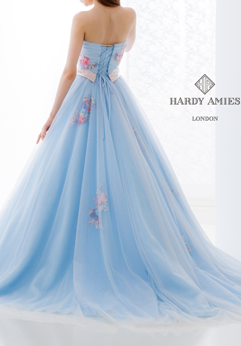 The Adorable Colored Dresses of HARDY AMIES, a Brand Loved by the British Royal Family ♡にて紹介している画像