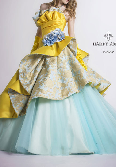 The Adorable Colored Dresses of HARDY AMIES, a Brand Loved by the British Royal Family ♡にて紹介している画像