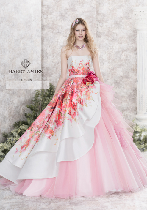 The Adorable Colored Dresses of HARDY AMIES, a Brand Loved by the British Royal Family ♡にて紹介している画像