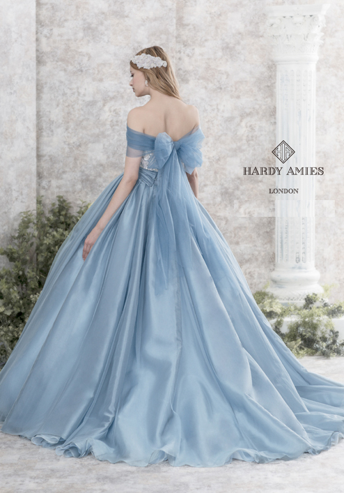 The Adorable Colored Dresses of HARDY AMIES, a Brand Loved by the British Royal Family ♡にて紹介している画像