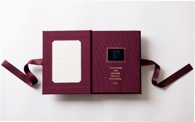 〔今までの感謝と、結婚式の思い出〕を伝える贈り物♡ウェディングムービーブックを両親へ渡そう＊にて紹介している画像
