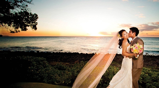 憧れのリゾートウェディング♡ビーチで撮る素敵なウェディングフォトにきゅんにて紹介している画像