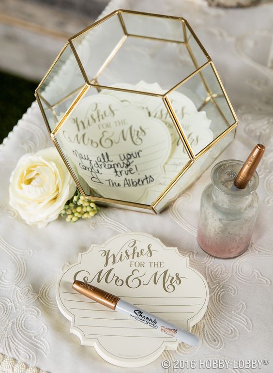 10 Stylish Overseas-Inspired Guest Book Designs That Will Surely Become Treasures After Your Wedding ♡にて紹介している画像
