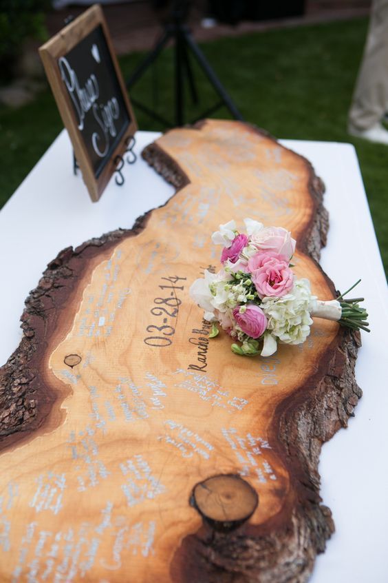 10 Stylish Overseas-Inspired Guest Book Designs That Will Surely Become Treasures After Your Wedding ♡にて紹介している画像