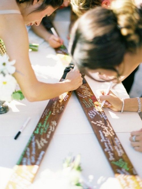 10 Stylish Overseas-Inspired Guest Book Designs That Will Surely Become Treasures After Your Wedding ♡にて紹介している画像