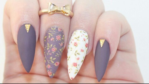 “Say Goodbye to Tight Rings... 5 Ways to Transform Your Fingers into Slim and Elegant Ones ♡”にて紹介している画像