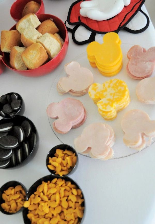 Absolutely Exciting! Adorable Disney Character Party Foods♡にて紹介している画像