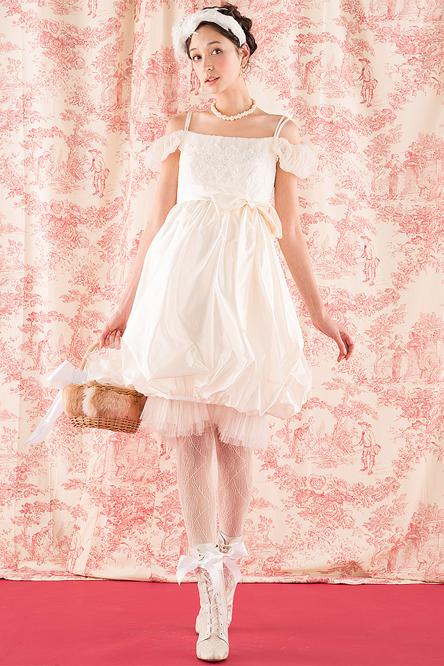 １着で2パターンの着こなし♡〔ドレスマニア〕の2wayウエディングドレスが優秀すぎる＊にて紹介している画像