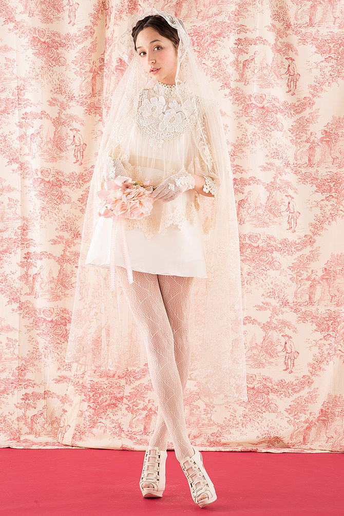 １着で2パターンの着こなし♡〔ドレスマニア〕の2wayウエディングドレスが優秀すぎる＊にて紹介している画像