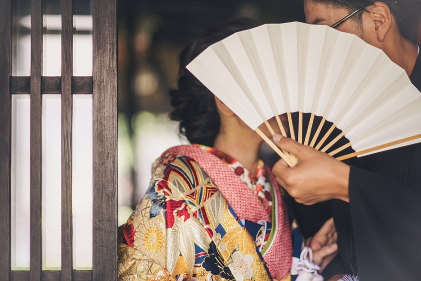 Learning from CUCURU's Senior Brides: A Collection of Personal Coordinations with Color Uchikake and Shiromuku ♡にて紹介している画像