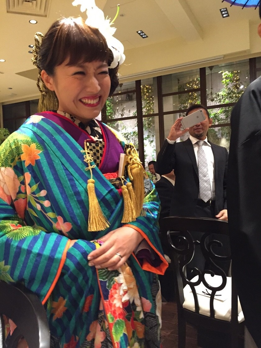 Learning from CUCURU's Senior Brides: A Collection of Personal Coordinations with Color Uchikake and Shiromuku ♡にて紹介している画像