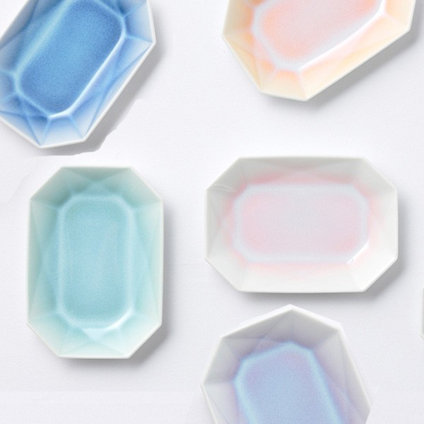 "Despite Being This Cute, Only 1,000 Yen Each! The Gem-like Arita Porcelain 'ARITA JEWEL' I Want to Use as Wedding Favors!"にて紹介している画像