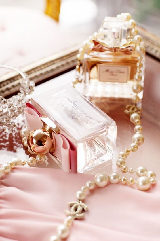 On the Wedding Day: Should You Wear Perfume or Not? Essential Perfume Tips for Brides♡にて紹介している画像