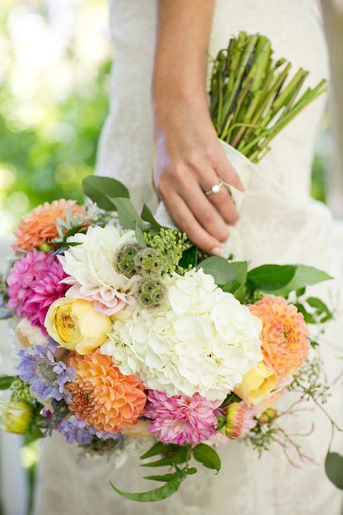 Packed with Blooms: Adorable Basket Bouquets from Experienced Brides! ♡にて紹介している画像
