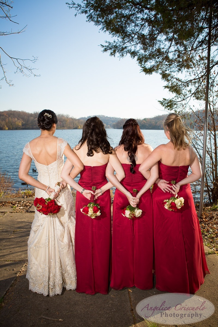 RED&WHITEでおめでたい！happyな紅白カラーに身を包んだ花嫁さんcollectionにて紹介している画像