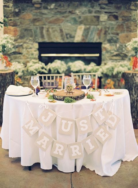 10 Charming Round Table Ideas for a Close-Knit Atmosphere at Your Overseas Wedding ♩にて紹介している画像