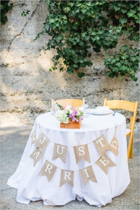 10 Charming Round Table Ideas for a Close-Knit Atmosphere at Your Overseas Wedding ♩にて紹介している画像