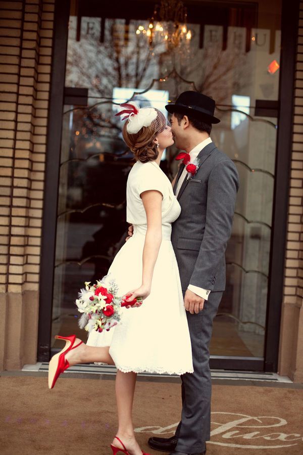 RED&WHITEでおめでたい！happyな紅白カラーに身を包んだ花嫁さんcollectionにて紹介している画像