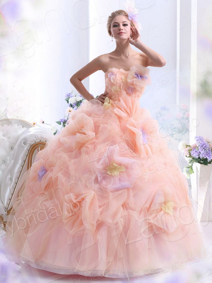 20 enchanting colored dresses for a seriously cute fairy-tale bride in fluffy marshmallow hues!にて紹介している画像