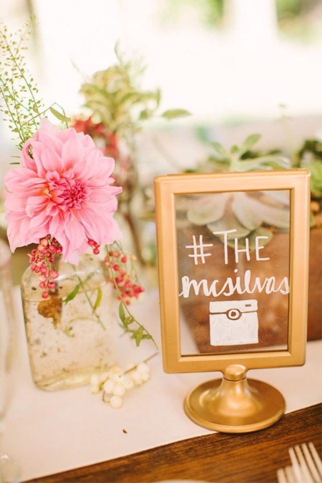 "Inspiring Ideas: 10 Adorable Venue Floral Arrangements Using IKEA's ¥299 Pot Covers!"にて紹介している画像