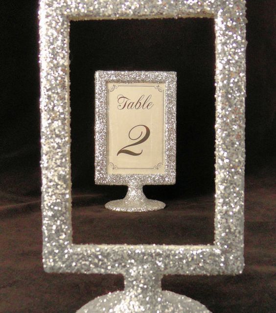 Unbeatable Value! 7 Adorable DIY Bride Ideas Using IKEA's 99-Yen Photo Frame*にて紹介している画像