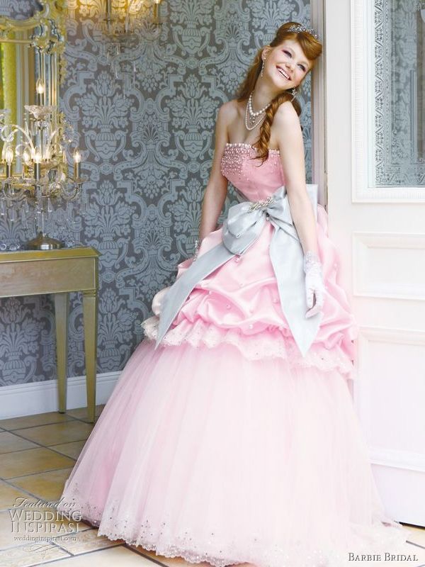 20 enchanting colored dresses for a seriously cute fairy-tale bride in fluffy marshmallow hues!にて紹介している画像