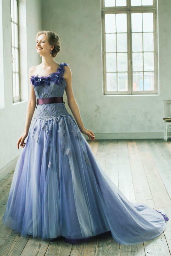 20 enchanting colored dresses for a seriously cute fairy-tale bride in fluffy marshmallow hues!にて紹介している画像