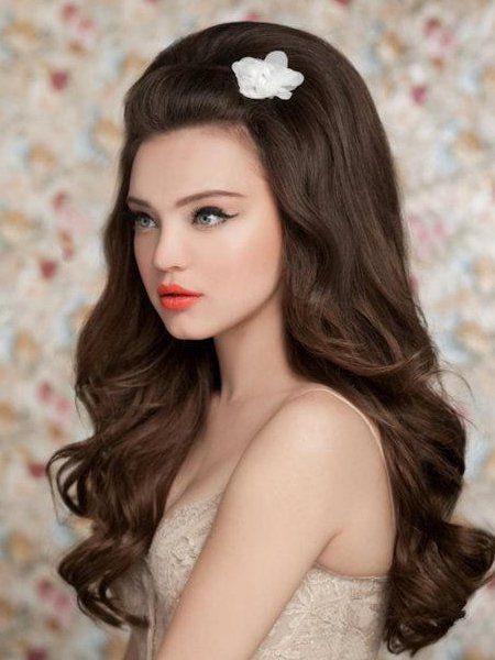 Hair Takes Center Stage in Fashion! Gorgeous Bridal Styles with Big Hair ♡にて紹介している画像