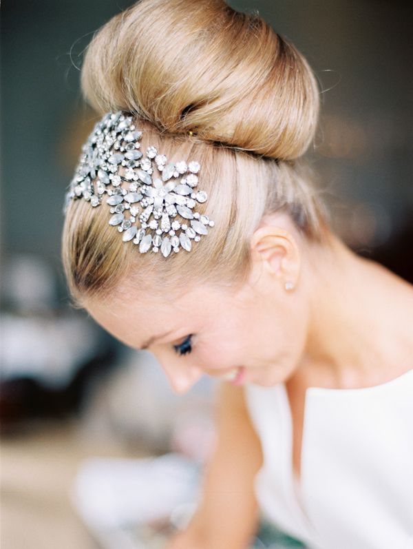 Hair Takes Center Stage in Fashion! Gorgeous Bridal Styles with Big Hair ♡にて紹介している画像