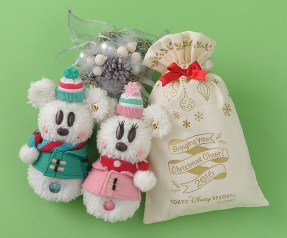 Mickey and Minnie in Snowman Form: Perfect 'Snow Snow' from Disney for Your Christmas Wedding!にて紹介している画像