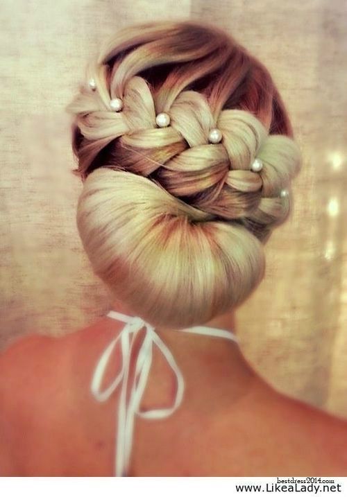 Hair Takes Center Stage in Fashion! Gorgeous Bridal Styles with Big Hair ♡にて紹介している画像