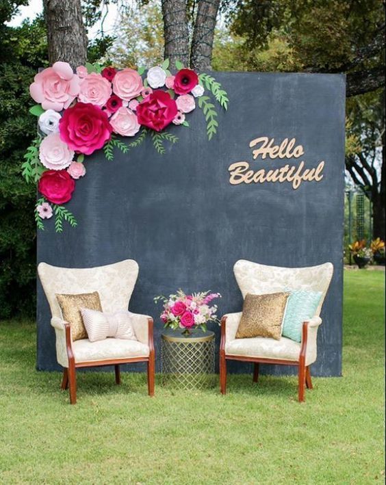"Let's Create Beautiful Decorations: 10 Inspirational Photo Booth Ideas from Experienced Brides Found on Instagram*"にて紹介している画像