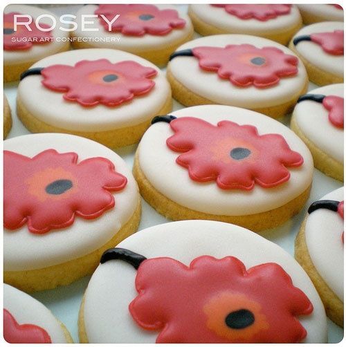 Marimekkoのアイコニックなフラワープリント♡ウニッコ模様のスイーツたち♡にて紹介している画像