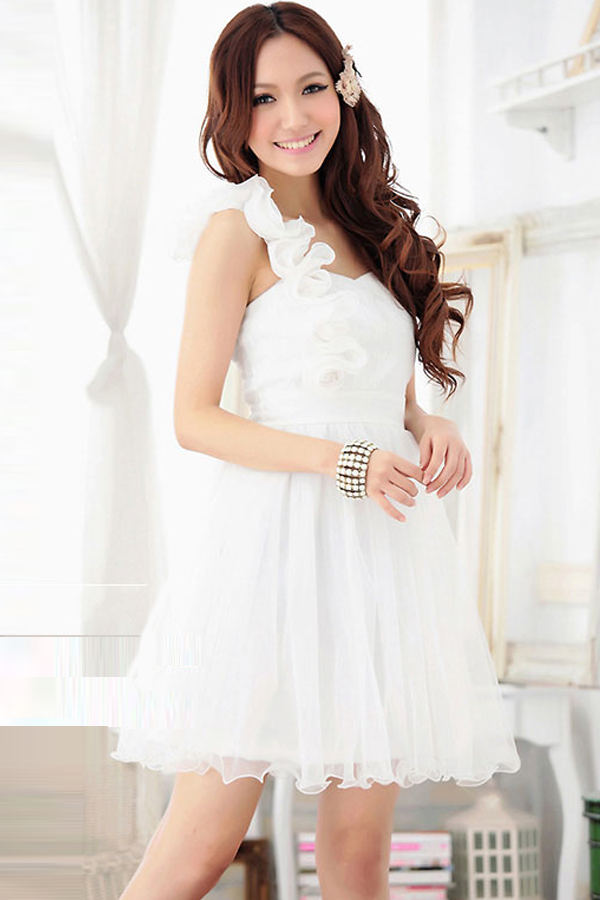 セルフ前撮りや二次会に＊１万円以下で買えちゃう〔スイートハート〕のミニドレスが可愛すぎ♡にて紹介している画像