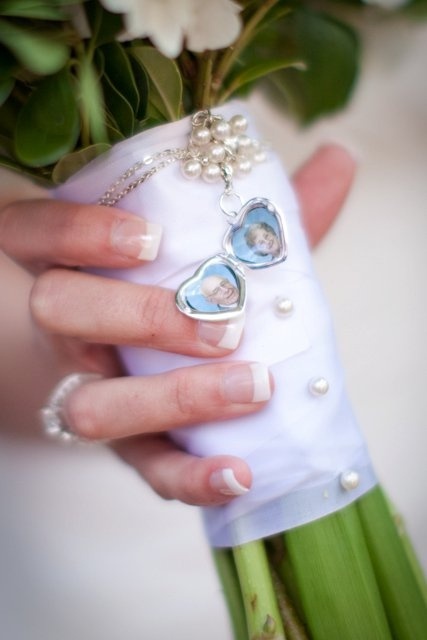 Expressing Gratitude to Family at the Wedding: A Collection of Family Photos to Inspire and Heartfelt Gift Ideas That Will Make You Tear Up! ❤️にて紹介している画像