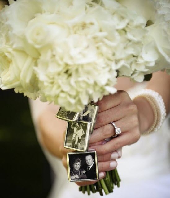 Expressing Gratitude to Family at the Wedding: A Collection of Family Photos to Inspire and Heartfelt Gift Ideas That Will Make You Tear Up! ❤️にて紹介している画像