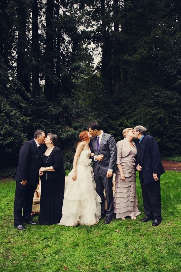 Expressing Gratitude to Family at the Wedding: A Collection of Family Photos to Inspire and Heartfelt Gift Ideas That Will Make You Tear Up! ❤️にて紹介している画像