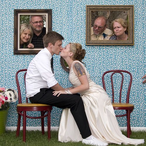 Expressing Gratitude to Family at the Wedding: A Collection of Family Photos to Inspire and Heartfelt Gift Ideas That Will Make You Tear Up! ❤️にて紹介している画像